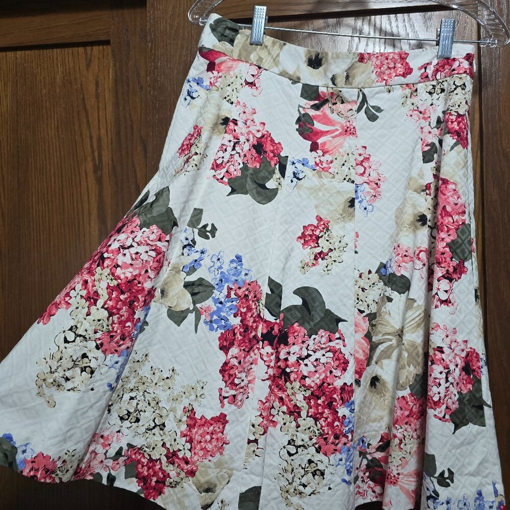 White House Black Market WHBM A-Line Floral Skirt Size 4
